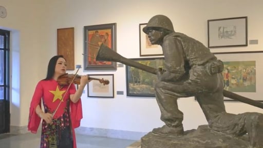 'Tiến quân ca' vang trong không gian Bảo tàng Mỹ thuật Việt Nam