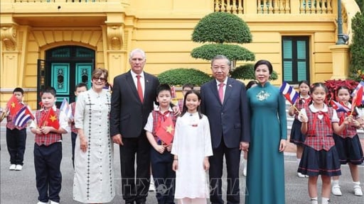 Lễ đón chính thức Bí thư thứ Nhất Đảng Cộng sản Cuba, Chủ tịch nước Cộng hòa Cuba