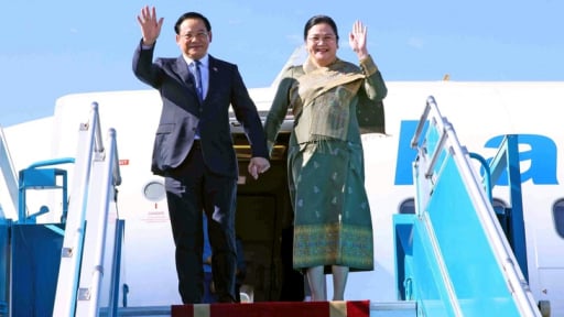Thủ tướng Lào đến Hà Nội, bắt đầu thăm chính thức Việt Nam và dự AFF 2026