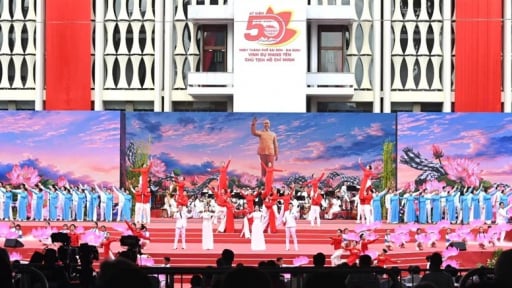 Cầu truyền hình 'Rạng rỡ tên Người': Khắc họa hành trình 50 năm TPHCM phát triển và vươn mình