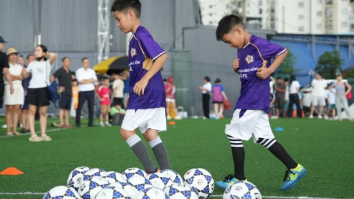 Bầu Hiển mở sân chơi bóng đá cộng đồng cho trẻ em Thủ đô