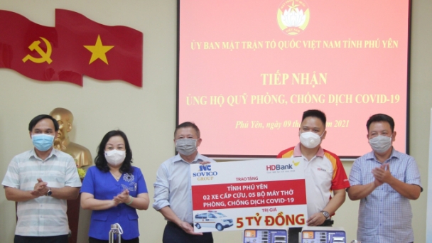 Tập đoàn Sovico và HDBank trao tặng xe cứu thương và thiết bị y tế hỗ trợ tỉnh Phú Yên chống dịch Covid-19