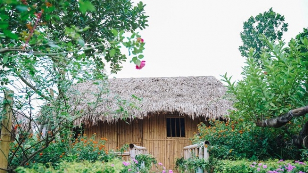 Ngẩn ngơ với khu du lịch tuyệt đẹp bên bờ sông Hồng nơi 'bán vé trở về tuổi thơ'