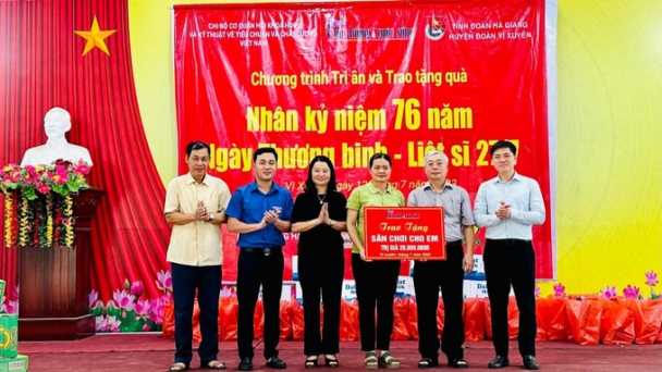 Chi bộ cơ quan Hội  Vinastaq tri ân, trao tặng quà nhân kỉ niệm 76 năm ngày thương binh - liệt sĩ 27/7