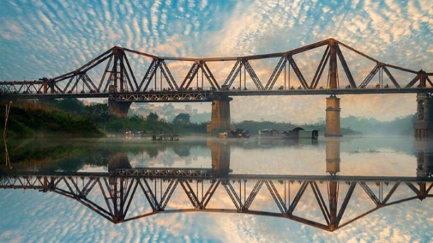 Cây cầu thép Việt Nam từng dài thứ 2 thế giới làm từ 30.000m3 đá và 5.300 tấn thép, được ví như tháp Eiffel nằm ngang