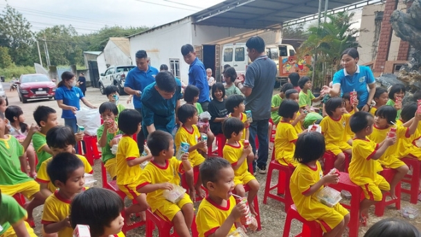 60,000 hộp sữa yêu thương ấm lòng trẻ em Bình Dương mùa Trung thu