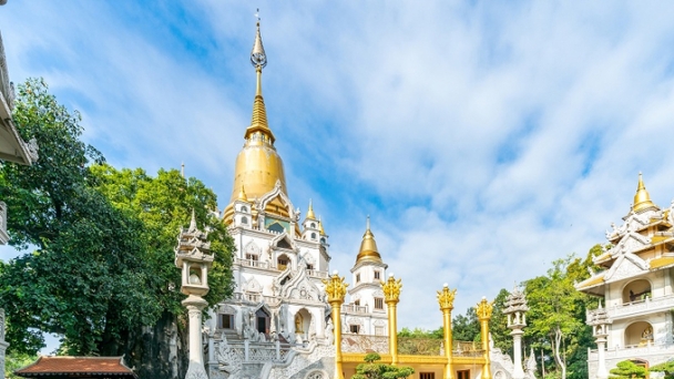 Ngôi chùa có tòa bảo tháp chính thờ xá lợi Phật quy mô lớn nhất Việt Nam, là chùa 'không nhang khói' lọt vào top đẹp nhất thế giới