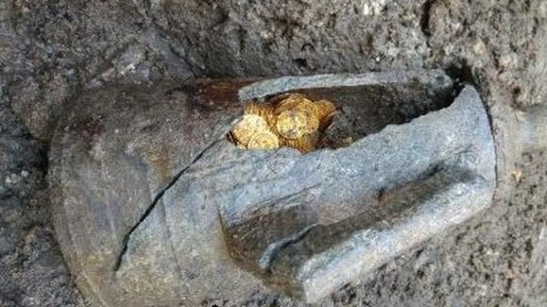 Bất ngờ phát hiện kho báu có giá trị hàng chục tỷ đồng bị chôn vùi dưới nền đất, công trường đang thi công phải phong tỏa để tiến hành khai quật