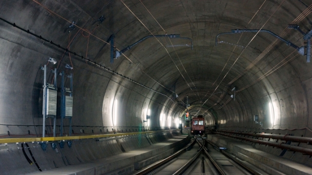 Chiêm ngưỡng hầm đường sắt 300.000 tỷ dài và sâu nhất thế giới, ‘đâm xuyên’ qua ‘nóc nhà châu Âu’