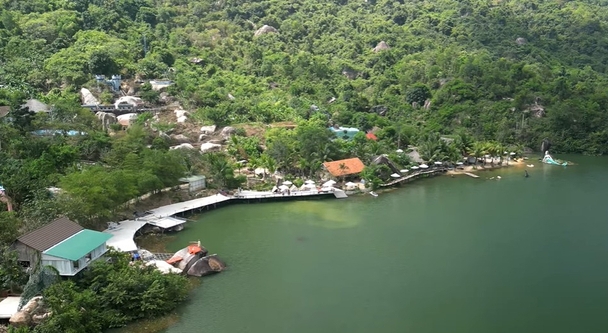 Nha Trang: Khám phá vẻ đẹp non nước hữu tình tại hồ Kênh Hạ