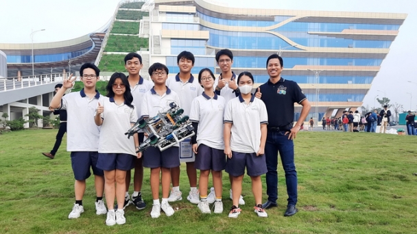 Học sinh Trường Đinh Thiện Lý giành vé tham dự Giải Vô địch thế giới VEX Robotics World Championship 2024