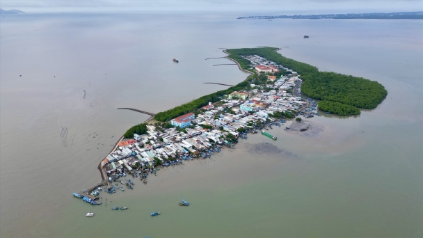 Cuộc sống người dân trên xã đảo duy nhất TP. HCM: Địa bàn trũng thấp thường xuyên ngập lụt, tới 2015 mới được kéo điện