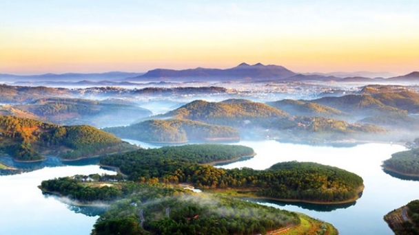 Việt Nam có một ‘Khu du lịch tiêu biểu châu Á' rộng gần 3.000ha cách chưa đầy 10km từ trung tâm Đà Lạt, nằm trong lòng thành phố đang phấn đấu thành đô thị di sản thế giới