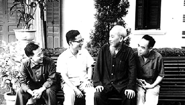 Nhà thơ lớn từng giữ cương vị Phó Thủ tướng: 23 tuổi làm Bí thư Tỉnh ủy Thanh Hóa, được mệnh danh là 'nhà thơ cách mạng', 'nhà thơ của nhân dân'