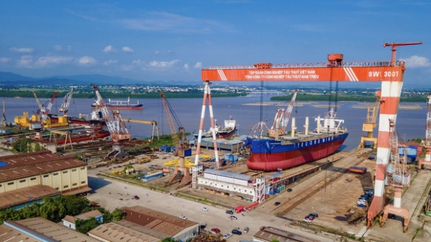 Đường thuỷ ‘dồn dập’ đón tin vui, tàu chở hàng lớn nhất Việt Nam chính thức hạ thuỷ