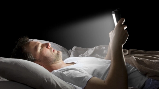 6 thói quen trước khi ngủ cực phổ biến nhưng vô cùng hại sức khoẻ: Điều cuối cùng nhiều người trẻ mắc phải