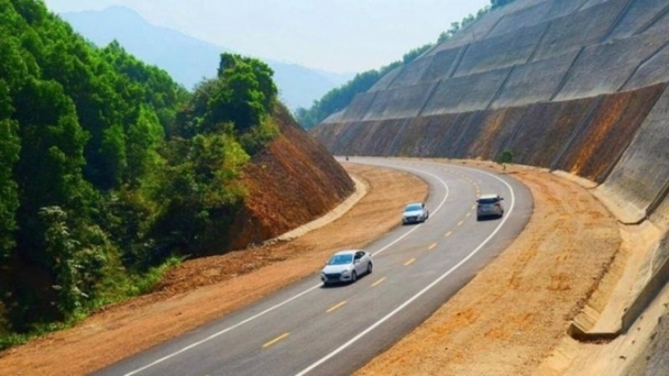 Diễn biến mới nhất dự án đường bộ nối liền 3 nước Việt Nam, Lào, Thái Lan được ‘đại gia’ Hoành Sơn đầu tư