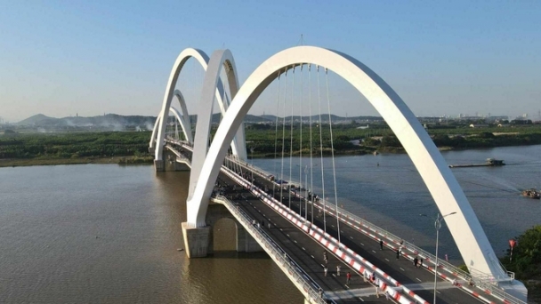Toàn cảnh cây cầu tạo hình xoắn lượn gần 2.000 tỷ đồng cao nhất Việt Nam