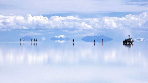 Khám phá 'vùng đất của muối' được ví như ‘tấm gương’ lớn nhất thế giới: Rộng ngang tỉnh Quảng Nam của Việt Nam, thu hút 70.000 lượt khách mỗi năm vì vẻ đẹp kỳ ảo