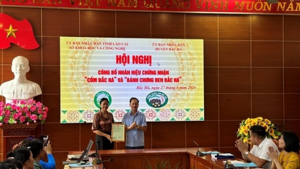 Hội nghị công bố nhãn hiệu chứng nhận ' cốm Bắc Hà' và ' bánh chưng đen Bắc Hà'