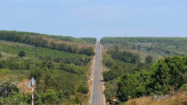 Chiêm ngưỡng cung đường ‘mạo hiểm’ nhất Tây Nguyên, dốc thẳng đứng lên đến 90 độ