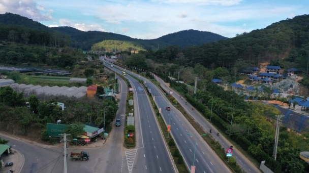 Bổ sung quy hoạch thêm 2 tuyến cao tốc mới kéo dài cao tốc Bắc - Nam, kết nối trực tiếp với nước bạn Lào