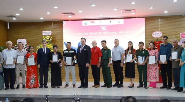 Trưng bày tài liệu quý ‘30 năm quan hệ ngoại giao Việt Nam - Hoa Kỳ’