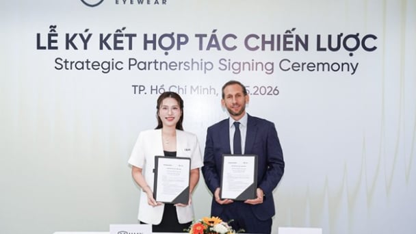 HMK Eyewear ký kết hợp tác chiến lược cùng EssilorLuxottica