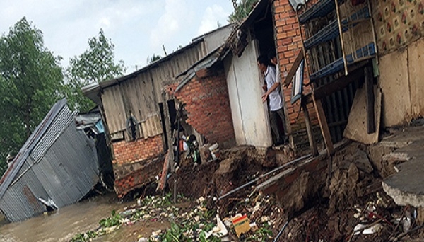 Sạt lở nghiêm trọng tại Vĩnh Long, 21 hộ dân bị thiệt hại nặng