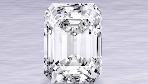 Đấu giá viên kim cương hoàn hảo bậc nhất thế giới