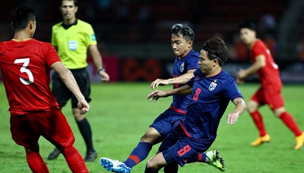 Thái Lan - Việt Nam hòa 0-0, HLV Park Hang-seo nhận thẻ vàng do phản ứng trọng tài