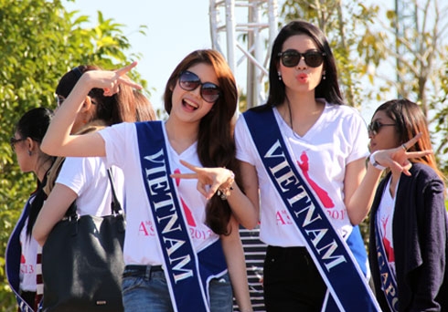 Hai người đẹp Việt dự thi Hoa hậu Đông Nam Á 2013
