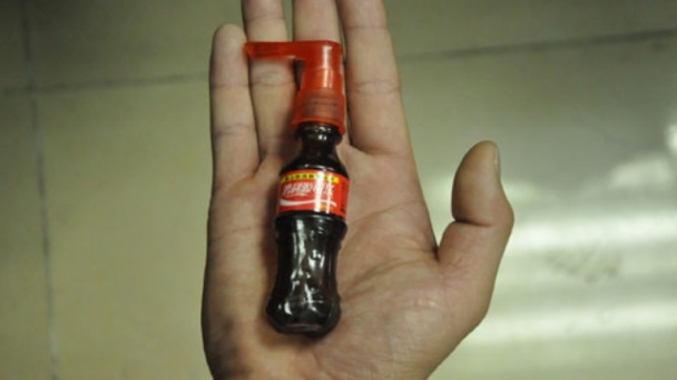 Phụ huynh lo lắng hàng nhái Coca Cola giá 2.000 đồng