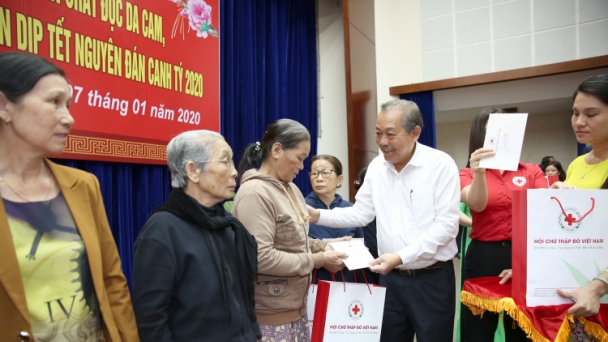 Phó Thủ tướng Thường trực trao quà Tết gia đình chính sách, công nhân lao động tỉnh Quảng Nam