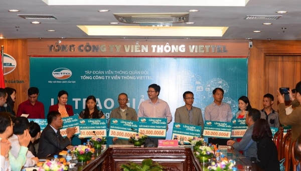 Trao thưởng Chương trình 'Lắng nghe để phát triển 2015' 