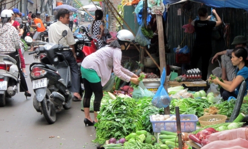 Chợ ế sưng, đá lạnh cháy hàng vì nắng nóng