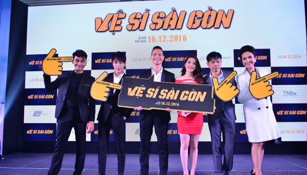 Dàn sao của 'Vệ sĩ Sài Gòn' khoe duyên hài hước và tài năng trong showcase hoành tráng