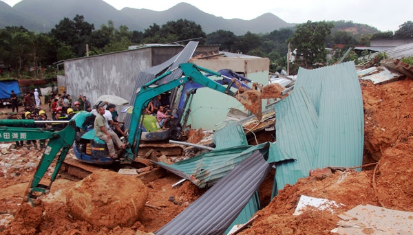 Vụ lở núi làm 4 người chết tại Nha Trang: Trách nhiệm thuộc về ai?
