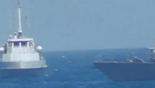 Chiến hạm Mỹ USS Thunderbolt bắn cảnh cáo tàu Iran ở Vịnh Ba Tư