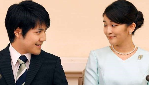Bỏ tước hiệu Hoàng gia, Công chúa Nhật Bản Mako đính hôn với dân thường 