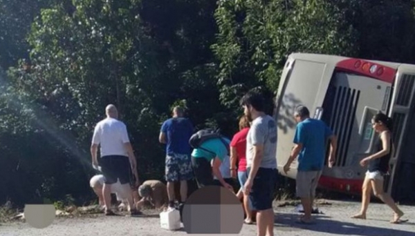 Mexico: Xe buýt du lịch lật ở bán đảo Yucatan, 12 người chết