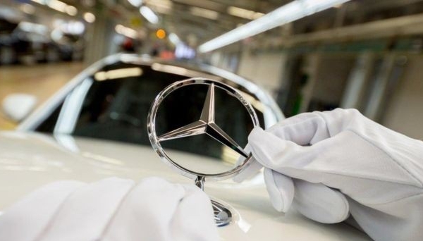 Công ty xe hơi nổi tiếng Đức Daimler-Mercedes phải xin lỗi Trung Quốc