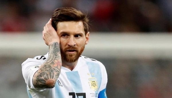 Messi khóc vì đá kém, mẹ của Messi quyết vì con “giúp Argentina vô địch”