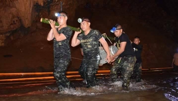 13 thành viên đội bóng trong hang Tham Luang “an toàn, nhưng mất khái niệm thời gian”