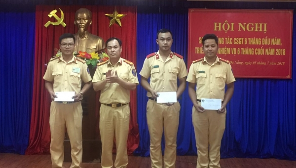Đà Nẵng: Khen thưởng CSGT có hành động, việc làm đẹp