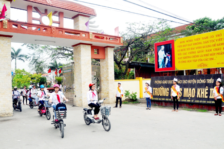 Triển khai tháng cao điểm an toàn giao thông cho học sinh đến trường