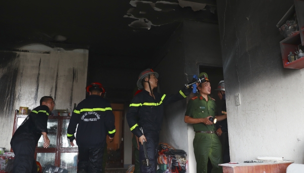 Đà Nẵng: Cháy lớn tại tầng 12 chung cư 12T5, người dân hoảng loạn tháo chạy