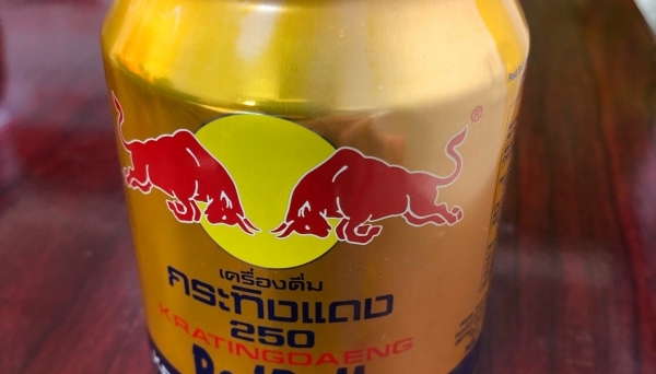  Nước uống tăng lực Red bull: Màu vỏ lon thay đổi “bất thường” người tiêu dùng nghi ngờ hàng giả?