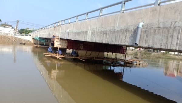 Hà Tĩnh: 'Đừng gọi cầu Ải, hãy gọi cầu Gãy vì vừa thông xe đã nứt nẻ'!