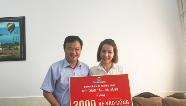 Đà Nẵng: Trao tặng 2000 vé vui chơi tại núi Thần Tài cho trẻ em Quảng Nam 